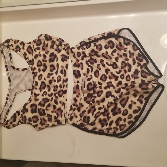 2 pc women leopard print set 🐆 - Picture 1 of 1